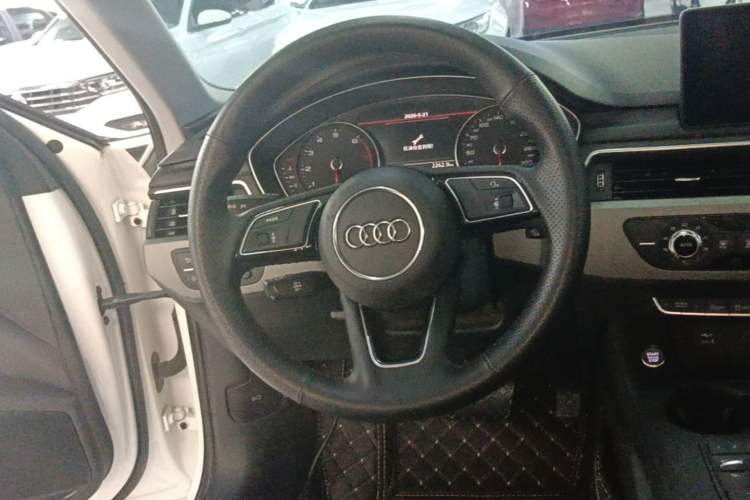 Used Audi A4L 2019 40 TFSI Ambition China VI Steering Wheel