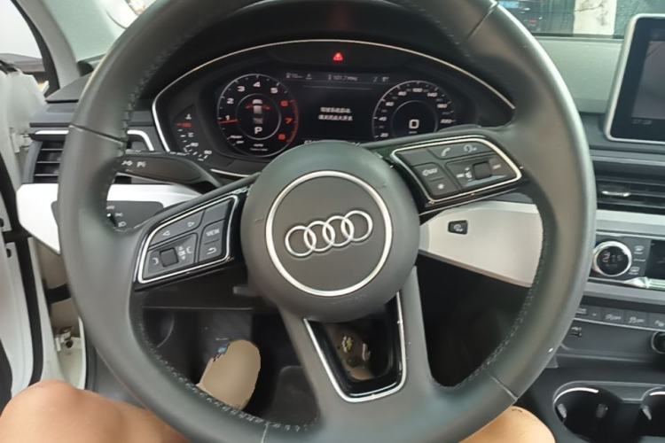 Used Audi A4L 2019 40 TFSI Fashion Version China V Steering Wheel