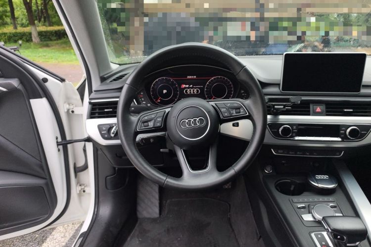 Used Audi A4L 2019 40 TFSI Fashion Edition China VI Emission Standard Steering Wheel