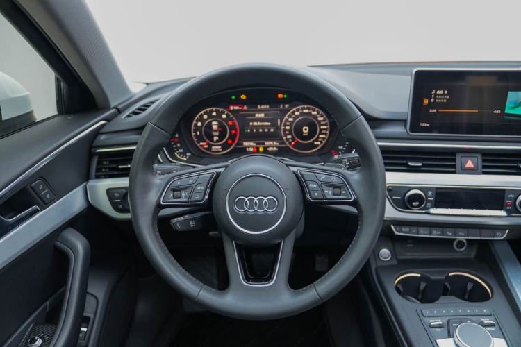 Used Audi A4L 2019 40 TFSI Fashion Version China V Steering Wheel
