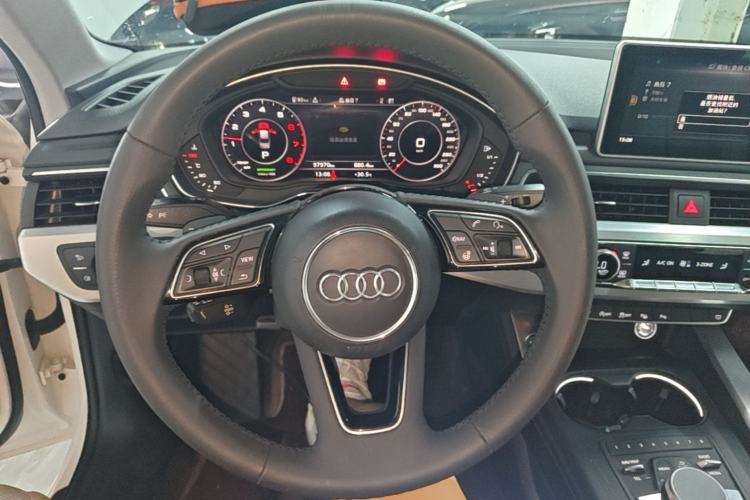Used Audi A4L 2019 40 TFSI Fashion Edition China VI Emission Standard Steering Wheel