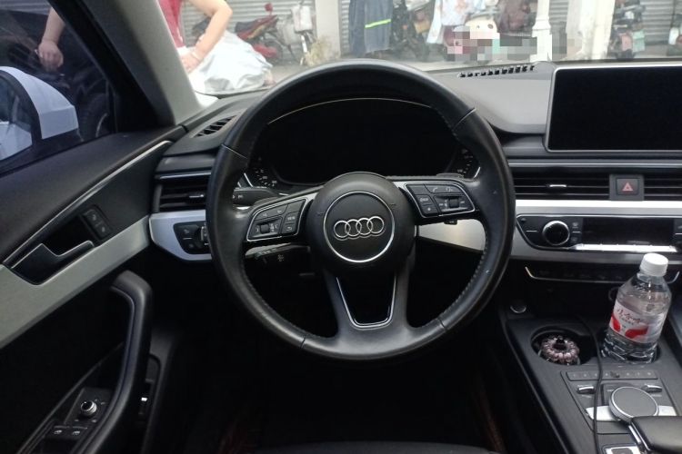 Used Audi A4L 2019 40 TFSI Fashion Edition China VI Emission Standard Steering Wheel