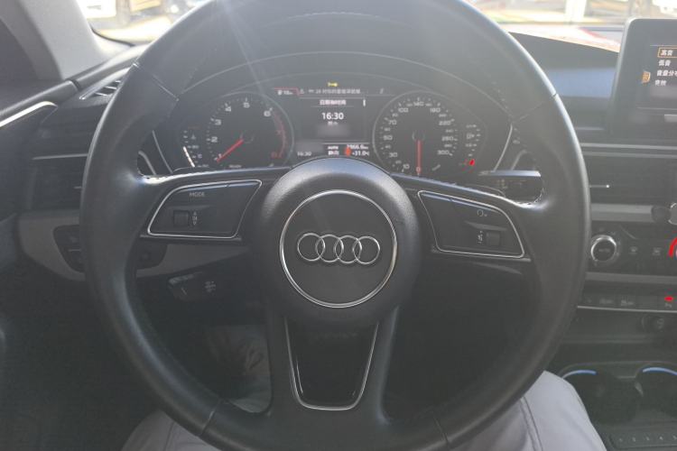 Used Audi A4L 2019 40 TFSI Ambition Version China V Steering Wheel