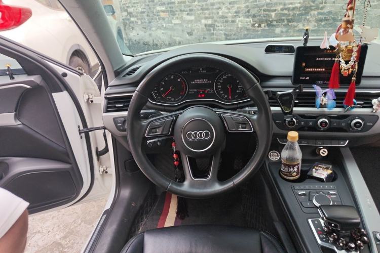 Used Audi A4L 2019 40 TFSI Ambition Version China V Steering Wheel