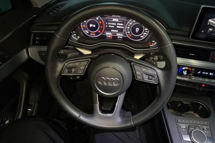 Used Audi A4L 2019 40 TFSI Fashion Version China V Steering Wheel