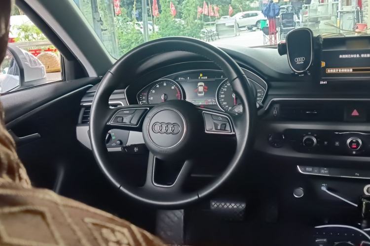 Used Audi A4L 2019 40 TFSI Ambition China VI Steering Wheel
