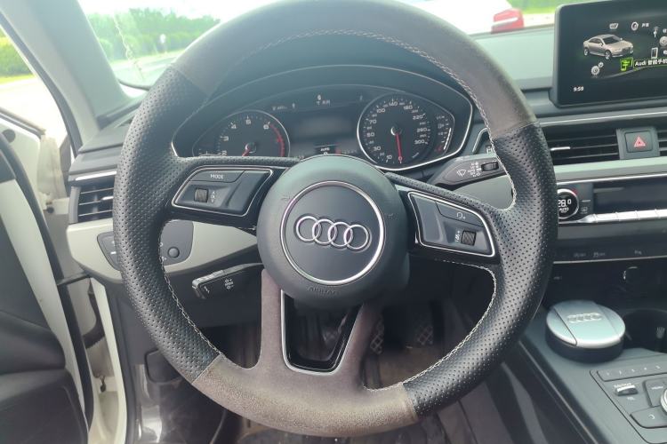 Used Audi A4L 2019 40 TFSI Ambition Version China V Steering Wheel