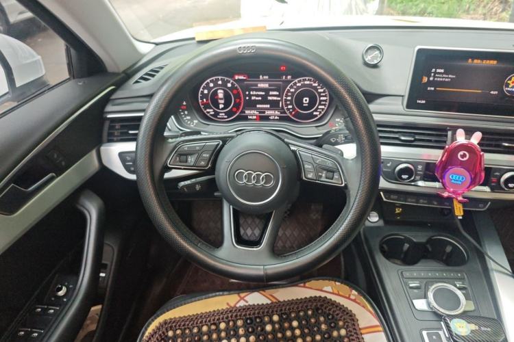 Used Audi A4L 2019 40 TFSI Fashion Version China V Steering Wheel