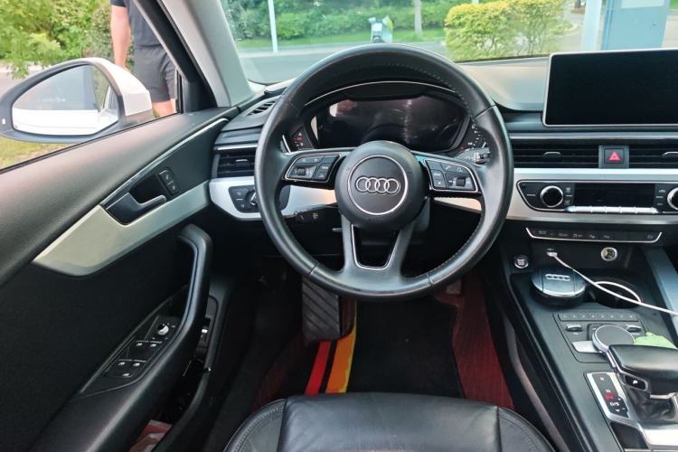 Used Audi A4L 2019 40 TFSI Fashion Edition China VI Emission Standard Steering Wheel
