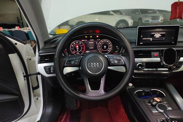 Used Audi A4L 2019 40 TFSI Fashion Version China V Steering Wheel