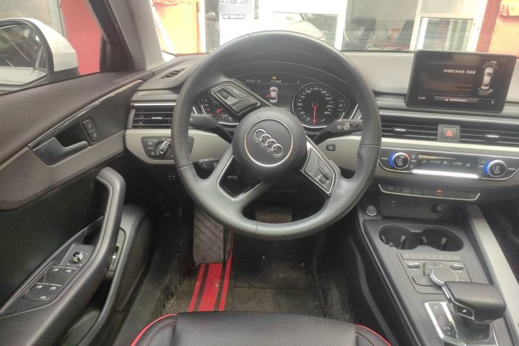 Used Audi A4L 2019 40 TFSI Fashion Edition China VI Emission Standard Steering Wheel