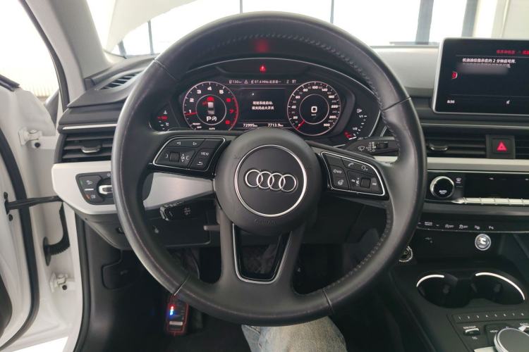 Used Audi A4L 2019 40 TFSI Fashion Edition China VI Emission Standard Steering Wheel