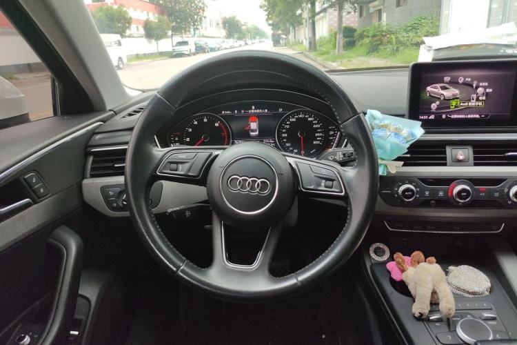 Used Audi A4L 2019 40 TFSI Ambition China VI Steering Wheel