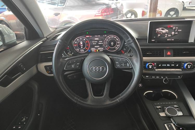 Used Audi A4L 2019 40 TFSI Fashion Edition China VI Emission Standard Steering Wheel