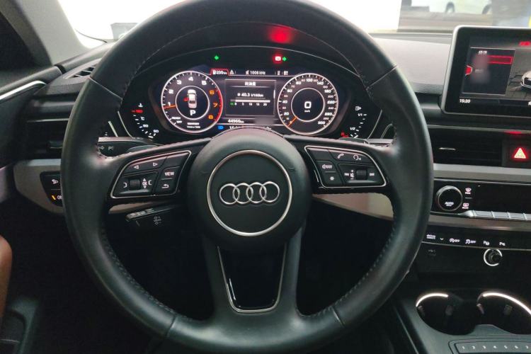Used Audi A4L 2019 40 TFSI Fashion Edition China VI Emission Standard Steering Wheel