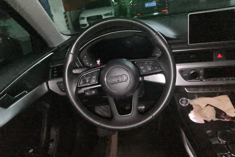 Used Audi A4L 2019 40 TFSI Fashion Version China V Steering Wheel