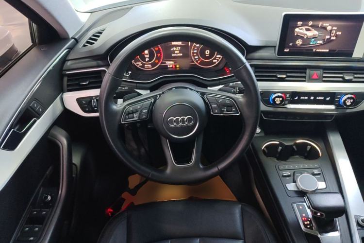 Used Audi A4L 2019 40 TFSI Fashion Edition China VI Emission Standard Steering Wheel