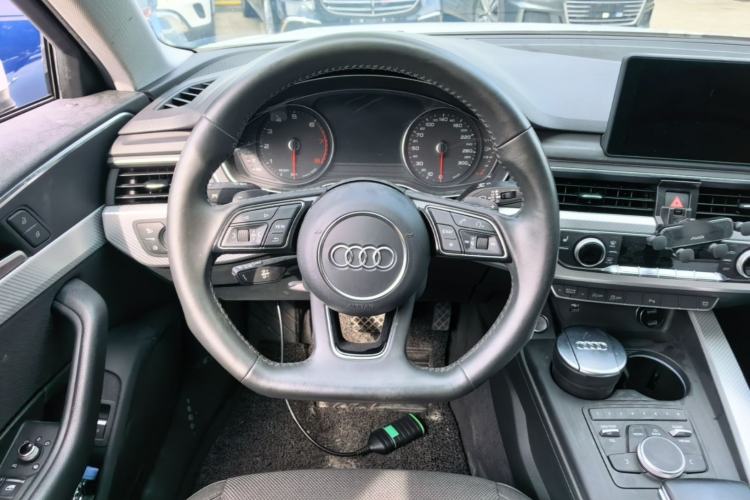 Used Audi A4L 2019 40 TFSI Ambition China VI Steering Wheel