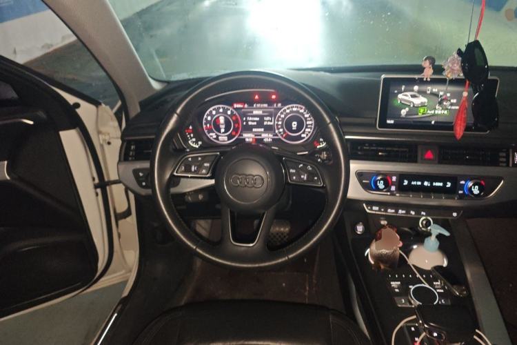 Used Audi A4L 2019 40 TFSI Fashion Edition China VI Emission Standard Steering Wheel