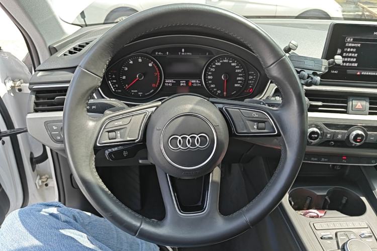 Used Audi A4L 2019 40 TFSI Ambition China VI Steering Wheel