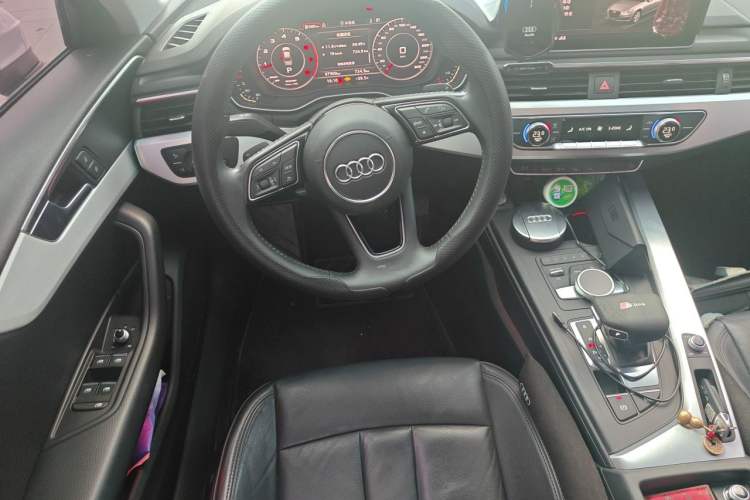 Used Audi A4L 2019 40 TFSI Fashion Version China V Steering Wheel