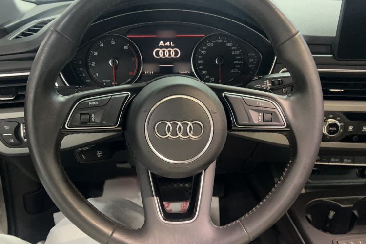 Used Audi A4L 2019 40 TFSI Ambition Version China V Steering Wheel