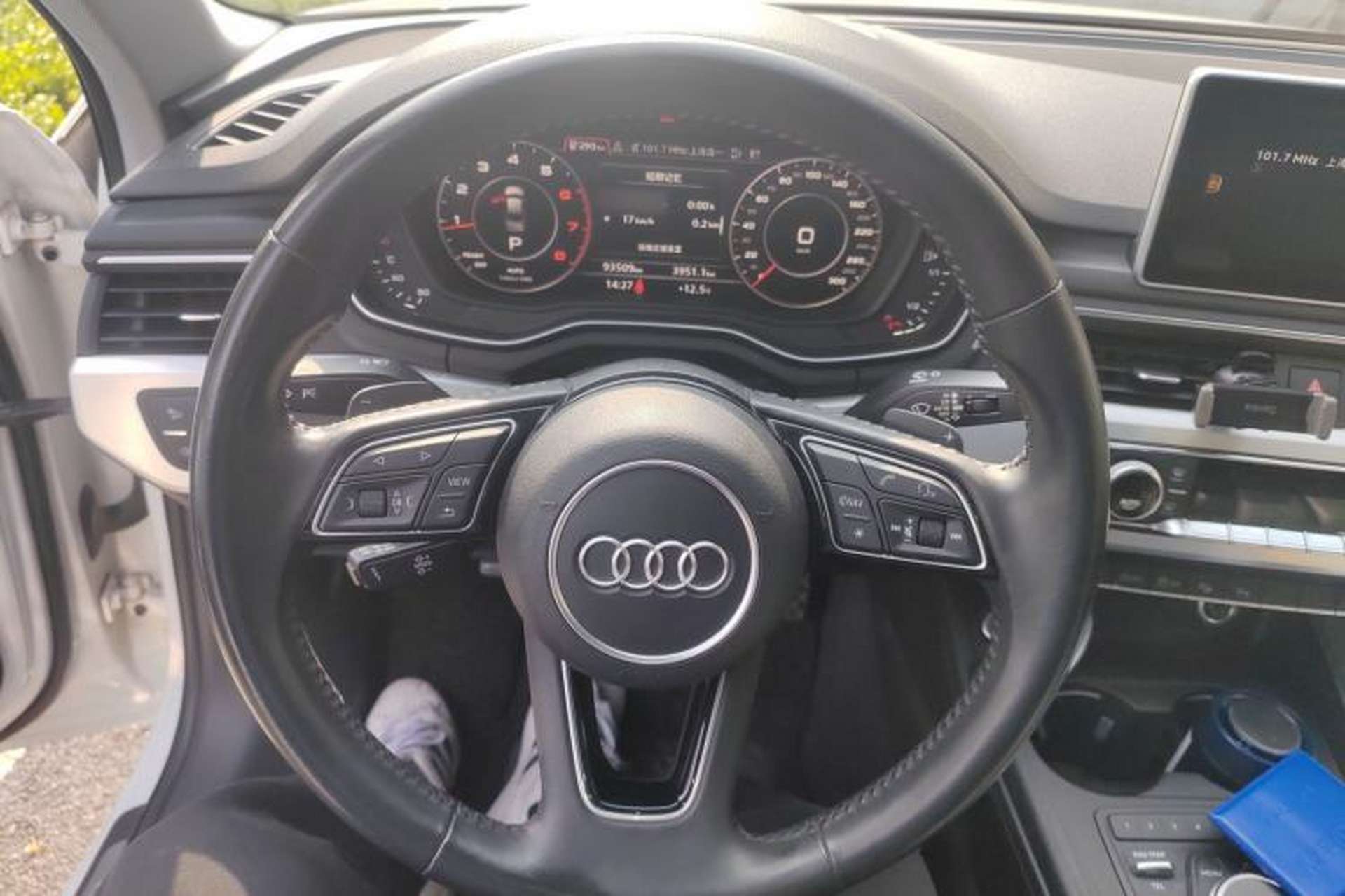 Used Audi A4L 2019 40 TFSI Fashion Edition China VI Emission Standard Steering Wheel