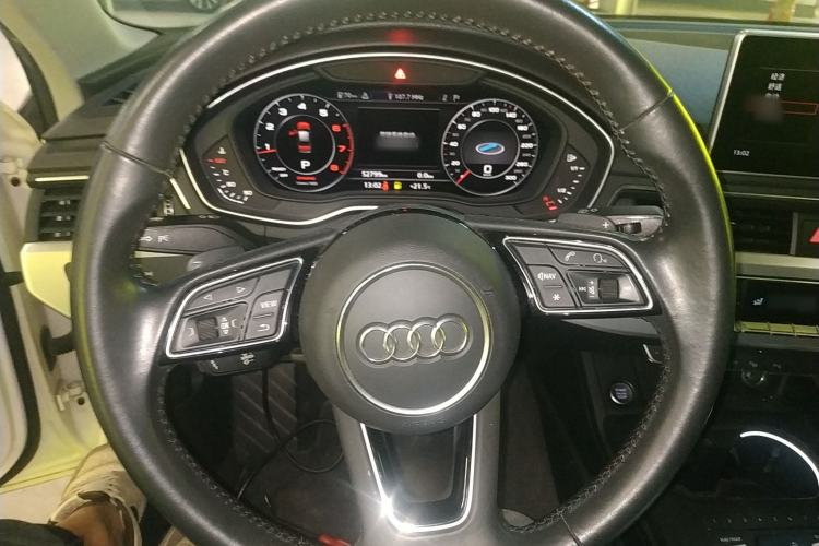 Used Audi A4L 2019 40 TFSI Fashion Edition China VI Emission Standard Steering Wheel