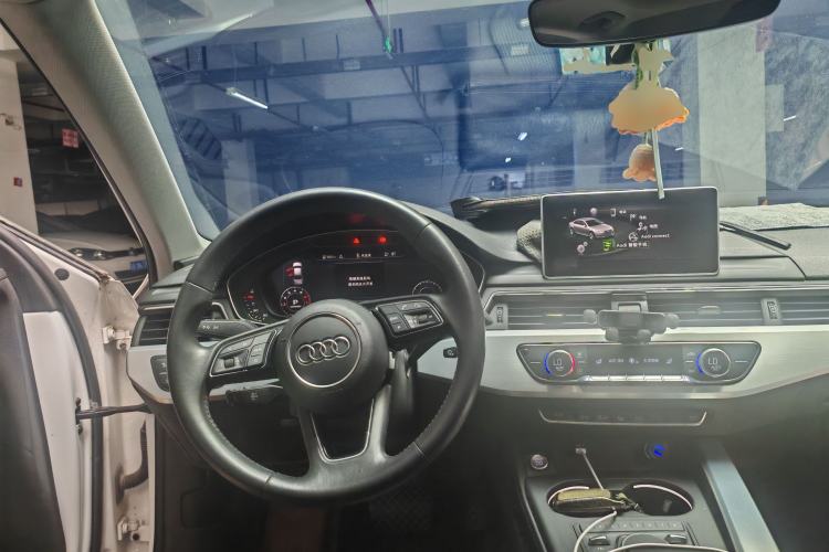 Used Audi A4L 2019 40 TFSI Fashion Version China V Steering Wheel