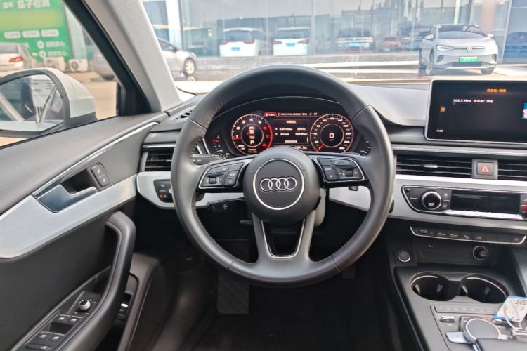 Used Audi A4L 2019 40 TFSI Fashion Edition China VI Emission Standard Steering Wheel