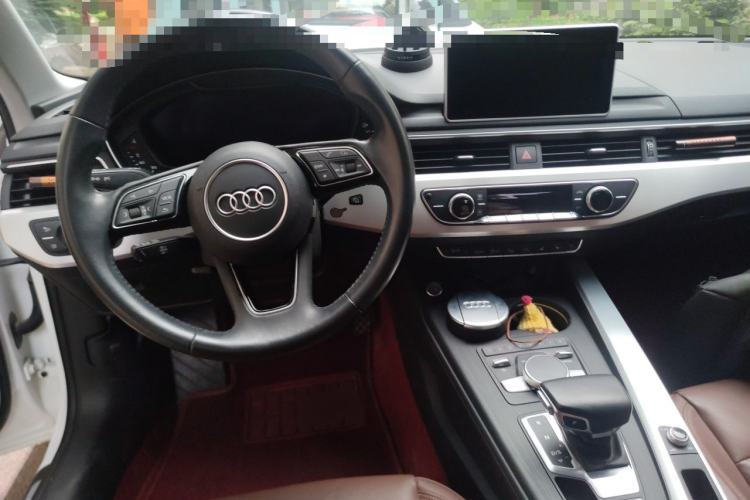 Used Audi A4L 2019 40 TFSI Fashion Edition China VI Emission Standard Steering Wheel