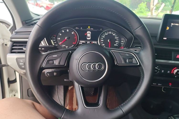 Used Audi A4L 2019 40 TFSI Ambition China VI Steering Wheel