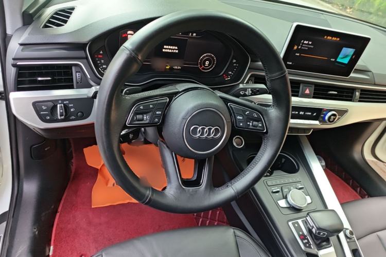 Used Audi A4L 2019 40 TFSI Fashion Edition China VI Emission Standard Steering Wheel