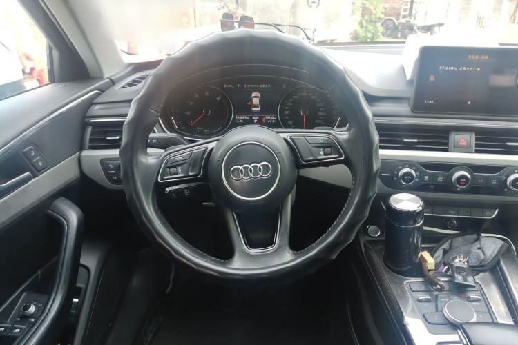 Used Audi A4L 2019 40 TFSI Ambition Version China V Steering Wheel