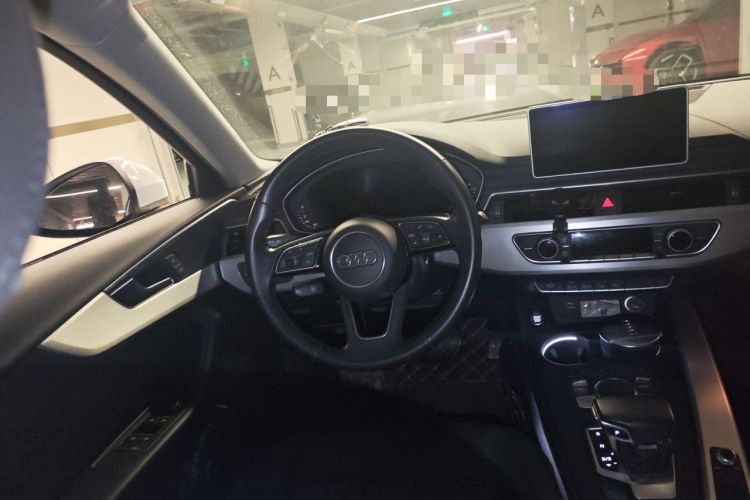 Used Audi A4L 2019 40 TFSI Fashion Edition China VI Emission Standard Steering Wheel