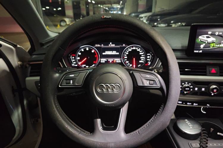 Used Audi A4L 2019 40 TFSI Ambition Version China V Steering Wheel