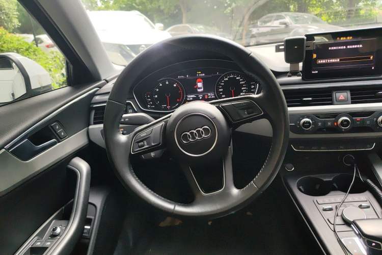 Used Audi A4L 2019 40 TFSI Ambition China VI Steering Wheel