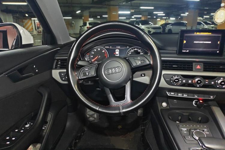 Used Audi A4L 2019 40 TFSI Ambition China VI Steering Wheel