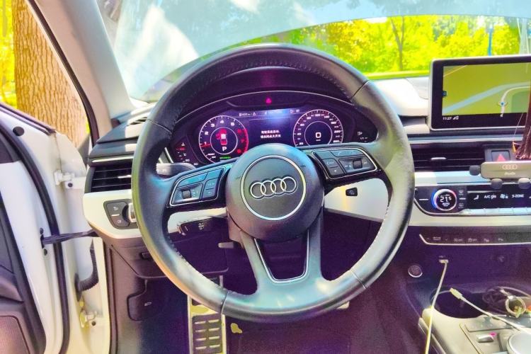 Used Audi A4L 2019 40 TFSI Fashion Edition China VI Emission Standard Steering Wheel