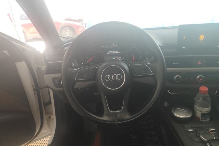 Used Audi A4L 2019 40 TFSI Ambition China VI Steering Wheel