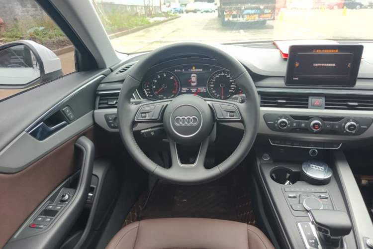 Used Audi A4L 2019 40 TFSI Ambition China VI Steering Wheel