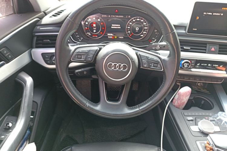 Used Audi A4L 2019 40 TFSI Fashion Version China V Steering Wheel