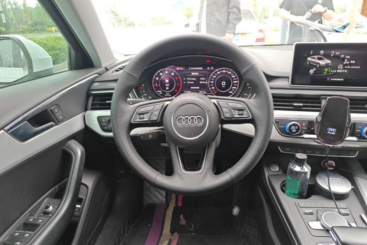Used Audi A4L 2019 40 TFSI Fashion Edition China VI Emission Standard Steering Wheel