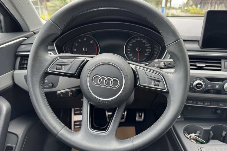 Used Audi A4L 2019 40 TFSI Ambition China VI Steering Wheel