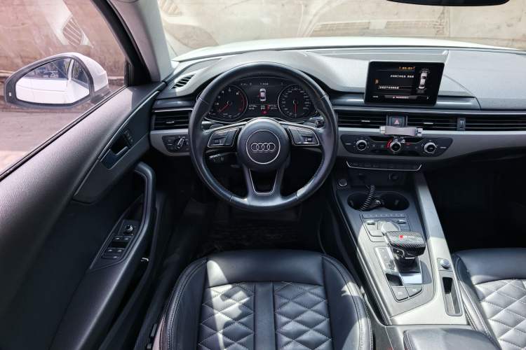 Used Audi A4L 2019 40 TFSI Ambition China VI Steering Wheel
