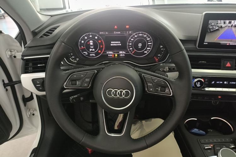 Used Audi A4L 2019 40 TFSI Fashion Edition China VI Emission Standard Steering Wheel