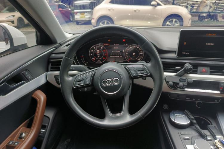 Used Audi A4L 2019 40 TFSI Fashion Edition China VI Emission Standard Steering Wheel