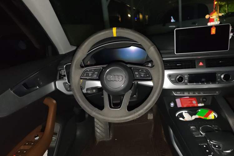 Used Audi A4L 2019 40 TFSI Fashion Edition China VI Emission Standard Steering Wheel