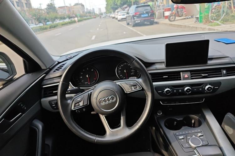 Used Audi A4L 2019 40 TFSI Ambition China VI Steering Wheel