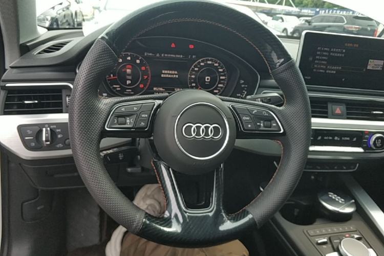 Used Audi A4L 2019 40 TFSI Fashion Edition China VI Emission Standard Steering Wheel